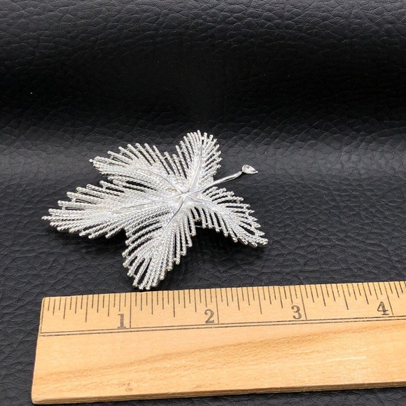 Vintage Sarah Coventry Leaf Brooch Feathery Textured Silver Tone Maximalist Pin0 - Picture 7 of 7